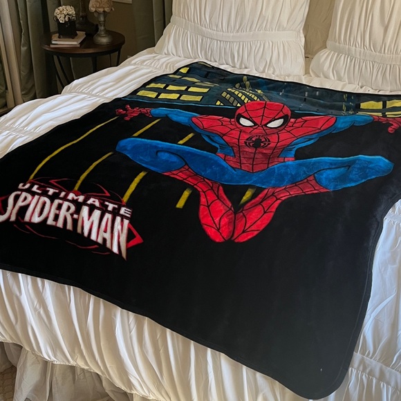 Ultimate Spider-Man Blanket - Picture 1 of 6